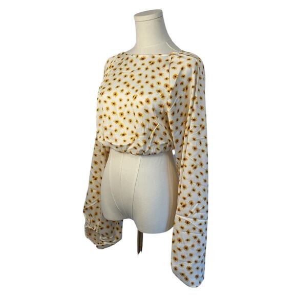 NWT WeWoreWhat x Revolve Daisy Flower Billow Sleeve Crop Top Women's Size Large - Picture 2 of 8